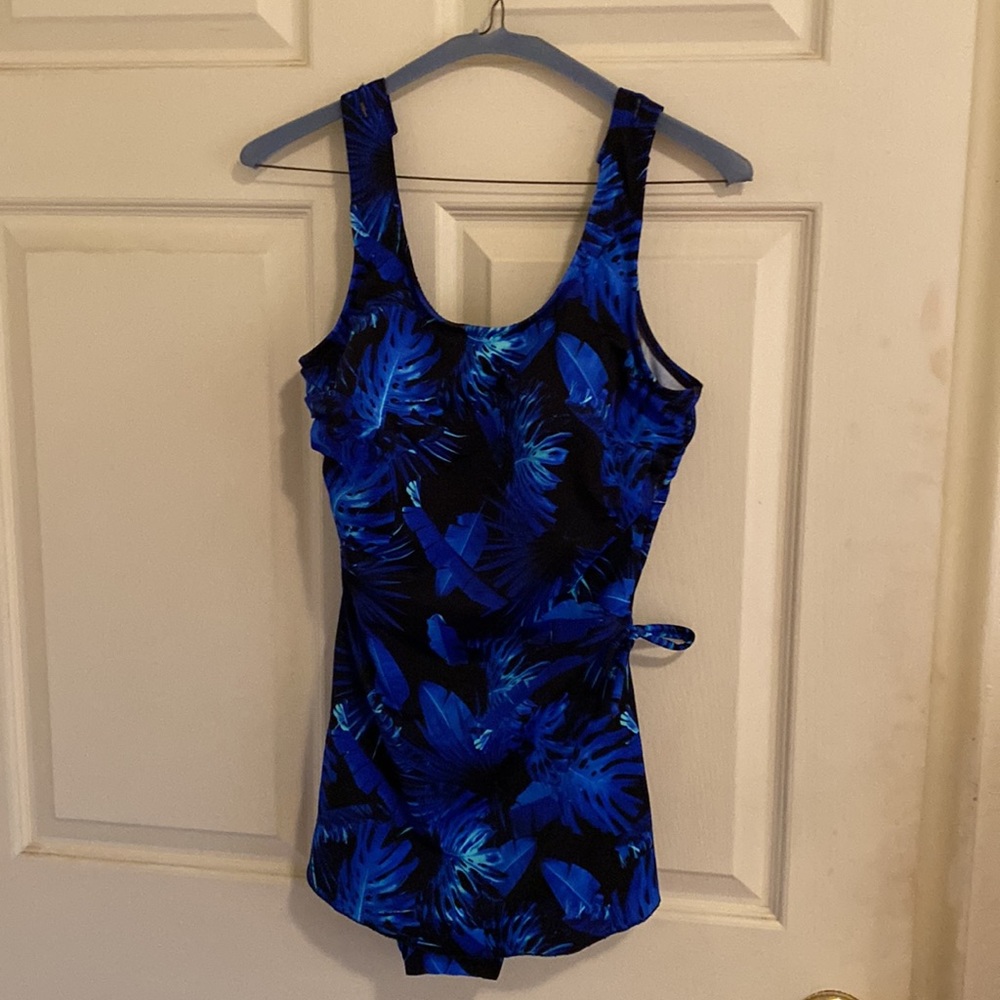 Bathing suit - Picture 2 of 2